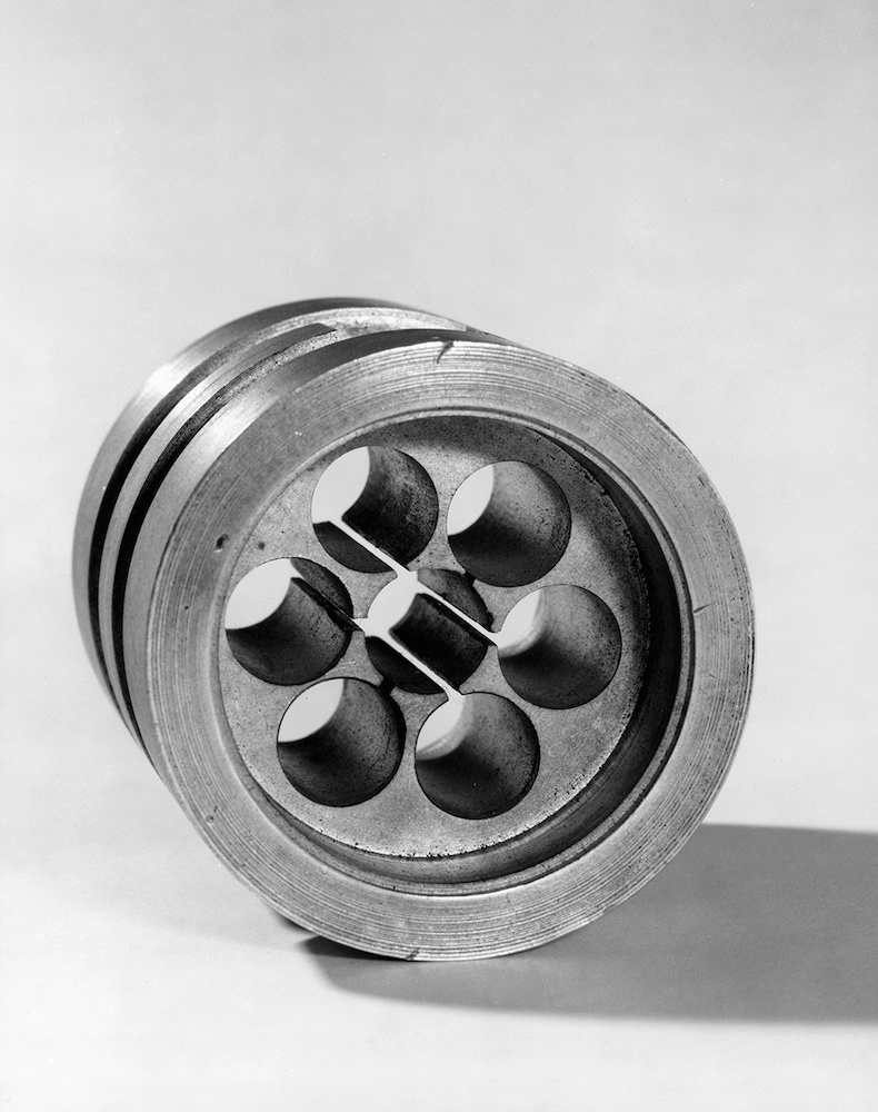 原始腔磁控管的照片。