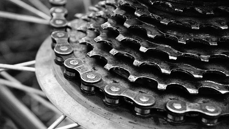 自行车链条装置和齿轮照片照片